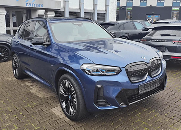 BMW iX3 M Sportbil att hyra Porto