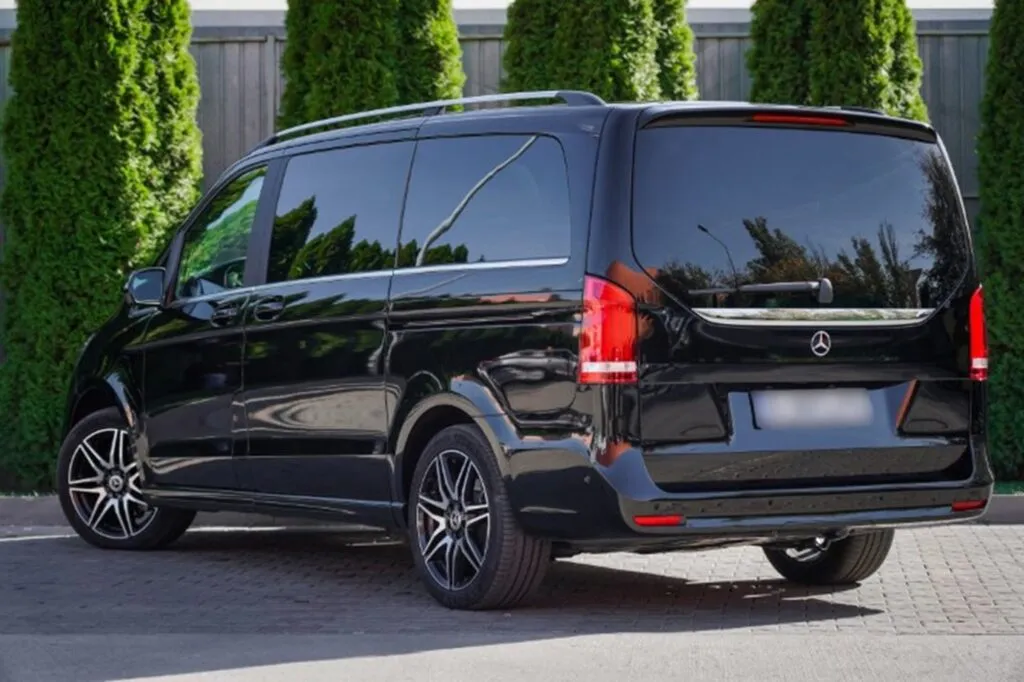 Alquiler de lujo Mercedes-Benz V 300 D 4Matic Exclusive Long Van en París