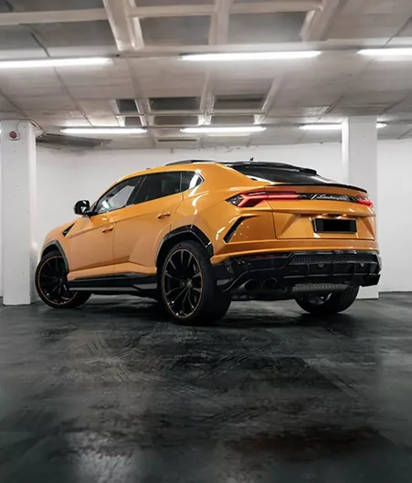 Location de voiture de luxe Lamborghini Urus Orange à Porto